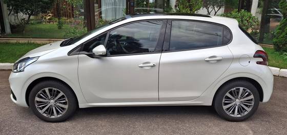 PEUGEOT 208 1.6 GRIFFE 16V FLEX 4P AUTOMÁTICO